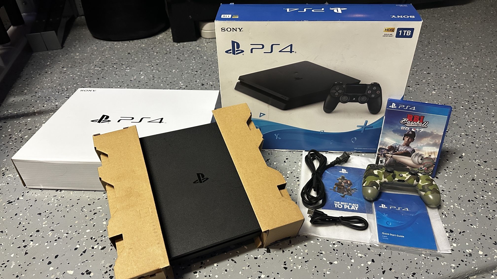 Ps4 w/Original Box and contents, Controller + RBI Baseball 2017