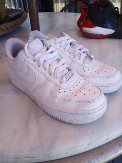 Nikes air force 1 size 7