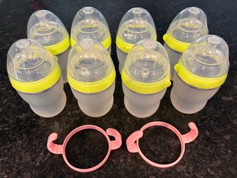 8 Comotomo baby bottles and 2 handles- large 8 oz