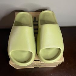 Yeezy Slide