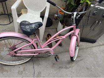 Beach cruise bike. For swimming. Brand new tires.  Ready to go.