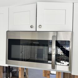 Frigidaire Microwave 6 Months Used