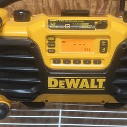 DeWalt DC012 Work Site Charger Radio AM/FM 3 AUX Plug Outlets Works No battery. Used in very good cosmetic condition and fully functional Radio has 3 