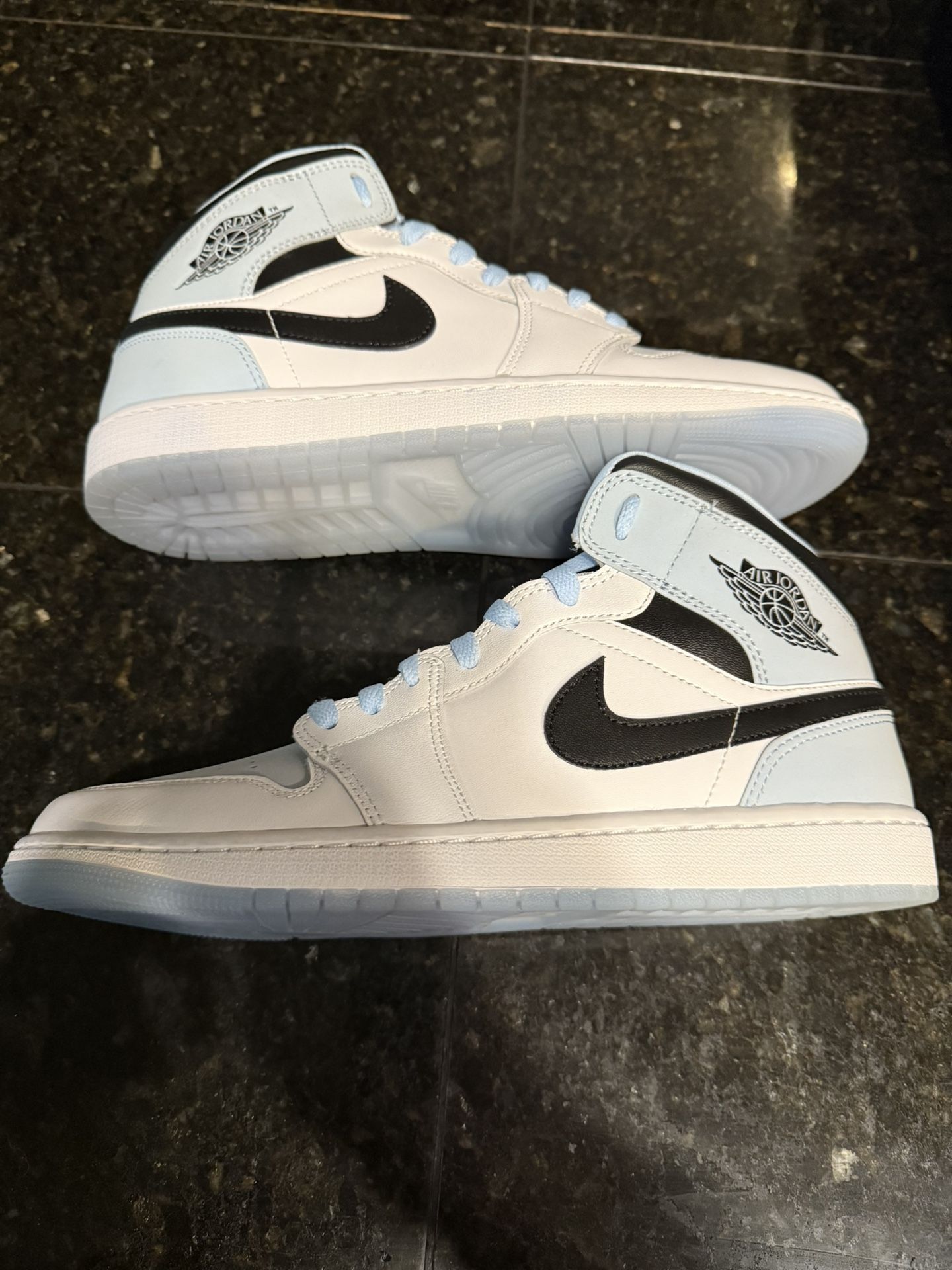 Air Jordan 1 Mid SE