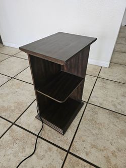 Corner table