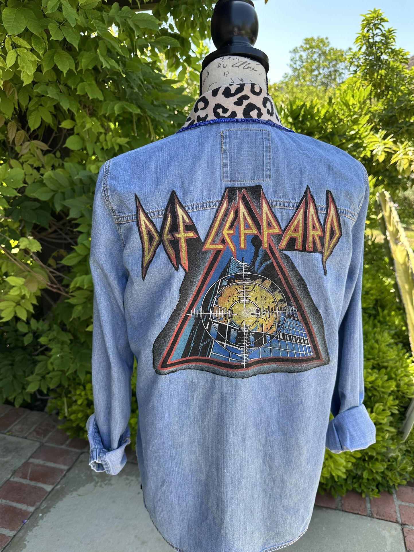 Women's Def Leppard Mossimo Shirt-XL