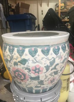 Ceramic plant holder