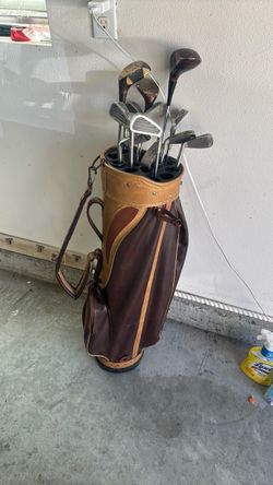 Golf bag with golf sticks