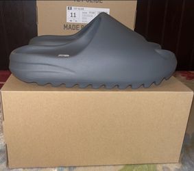 *SOLD* Yeezy Slides Slate Grey