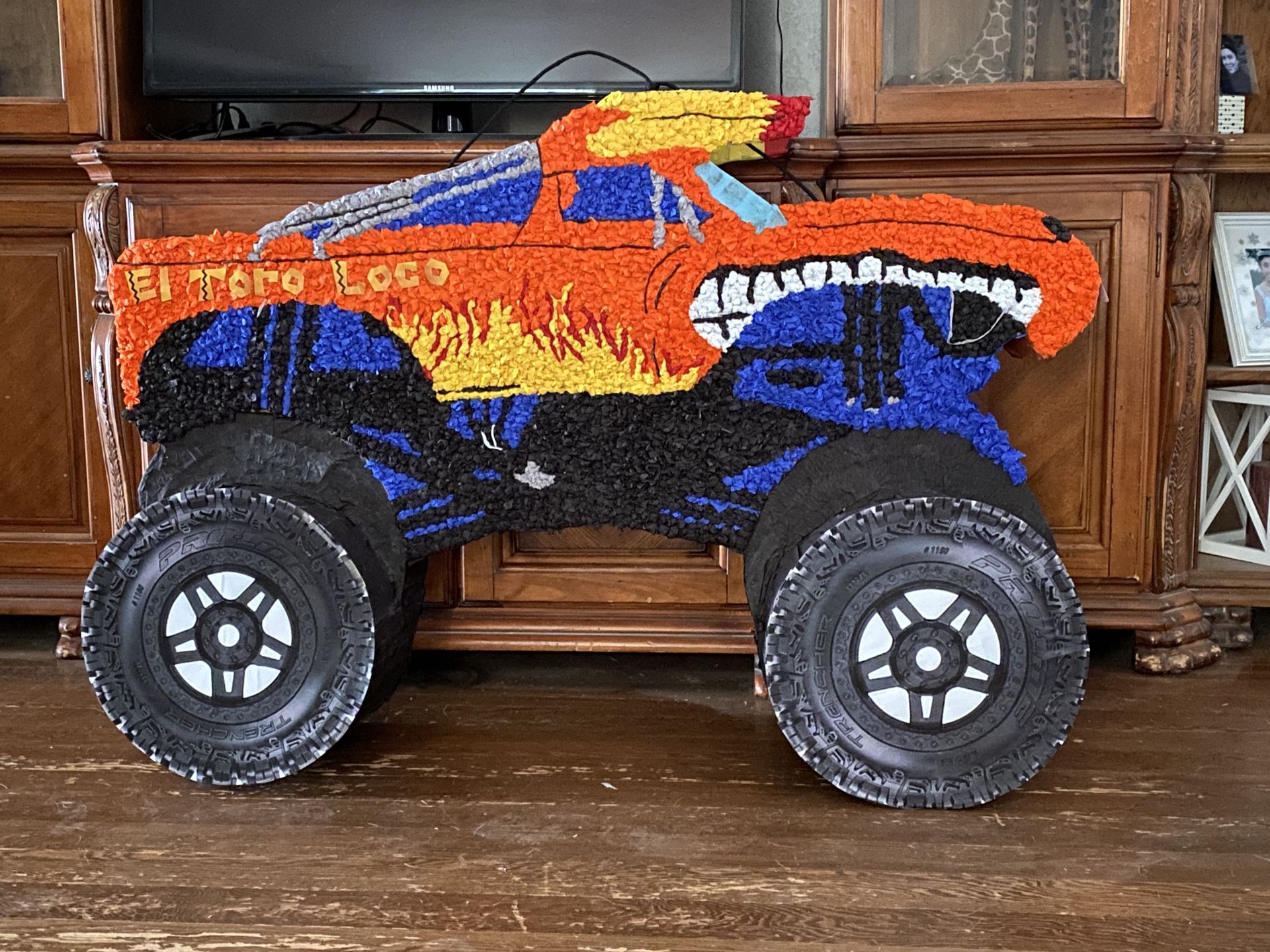Monster truck Piñata