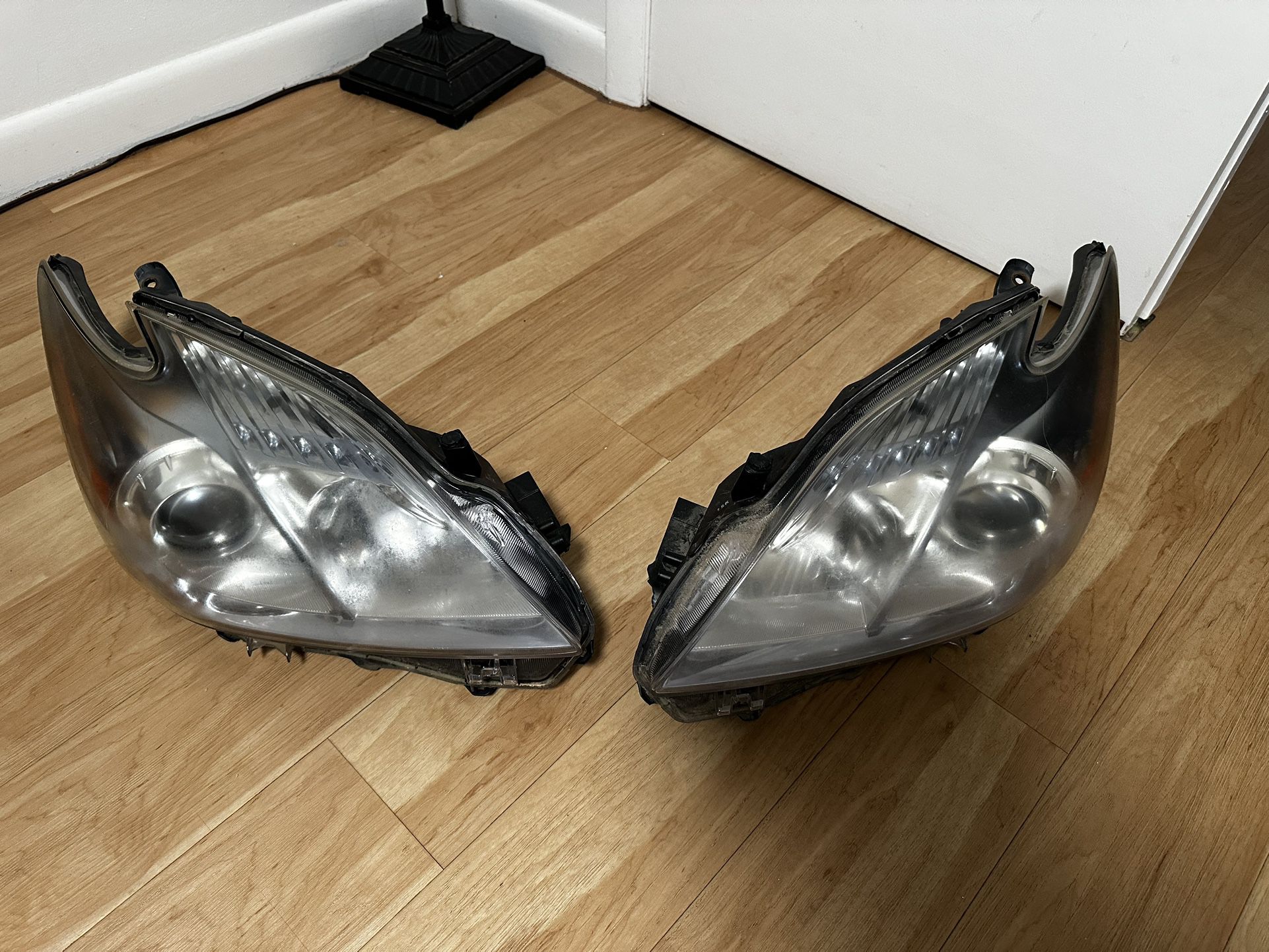 2010 Toyota Prius Headlights 