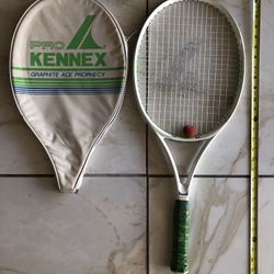 Tennis Racket (Pro Kennex Graphite ACE Prophecy)