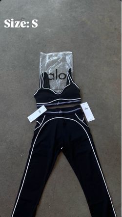 Alo Women’s set  (Black and white)