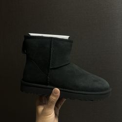 UGG CLASSIC MINI II ( Women’s) 