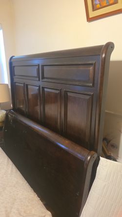 Queen size sleigh bed