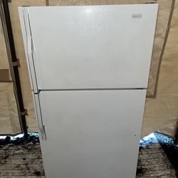 Magic Chef - Refrigerator & Freezer!