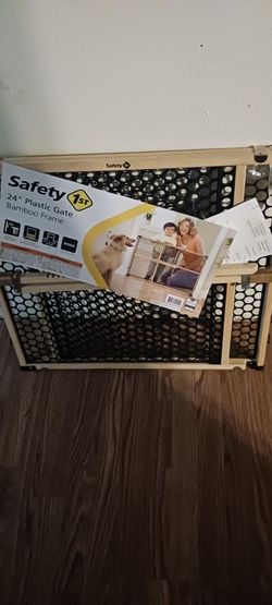 Safety 1st 24" Plastic Gate Bamboo Frame