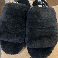 Size 8 Uggs Slippers 