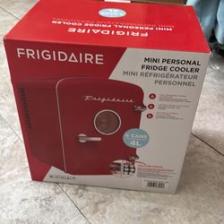 Mini personal fridge cooler