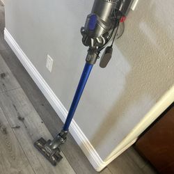 Dyson 44 animal Cordless Stick Vacuum 
