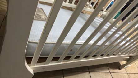 Baby crib wood white color