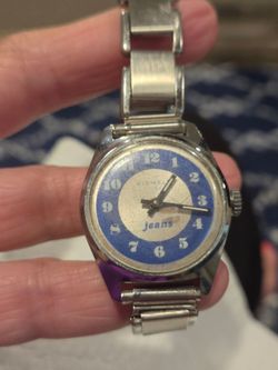 Vintage stretch band watch. Needs battery