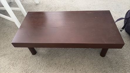 Beautiful dark wood rectangular coffee table in good used condition