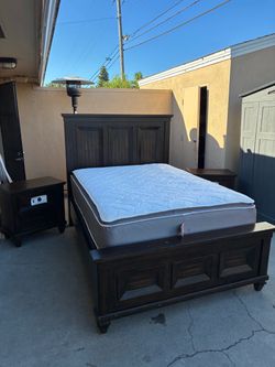 Queen size bed set