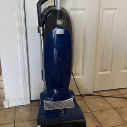 Miele S7 Twist Upright Vacuum Cleaner Power Plus Blue