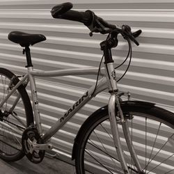 MARIN Larkspur aluminum-frame hybrid/commuter bike, fits 5'5"~5'8"
