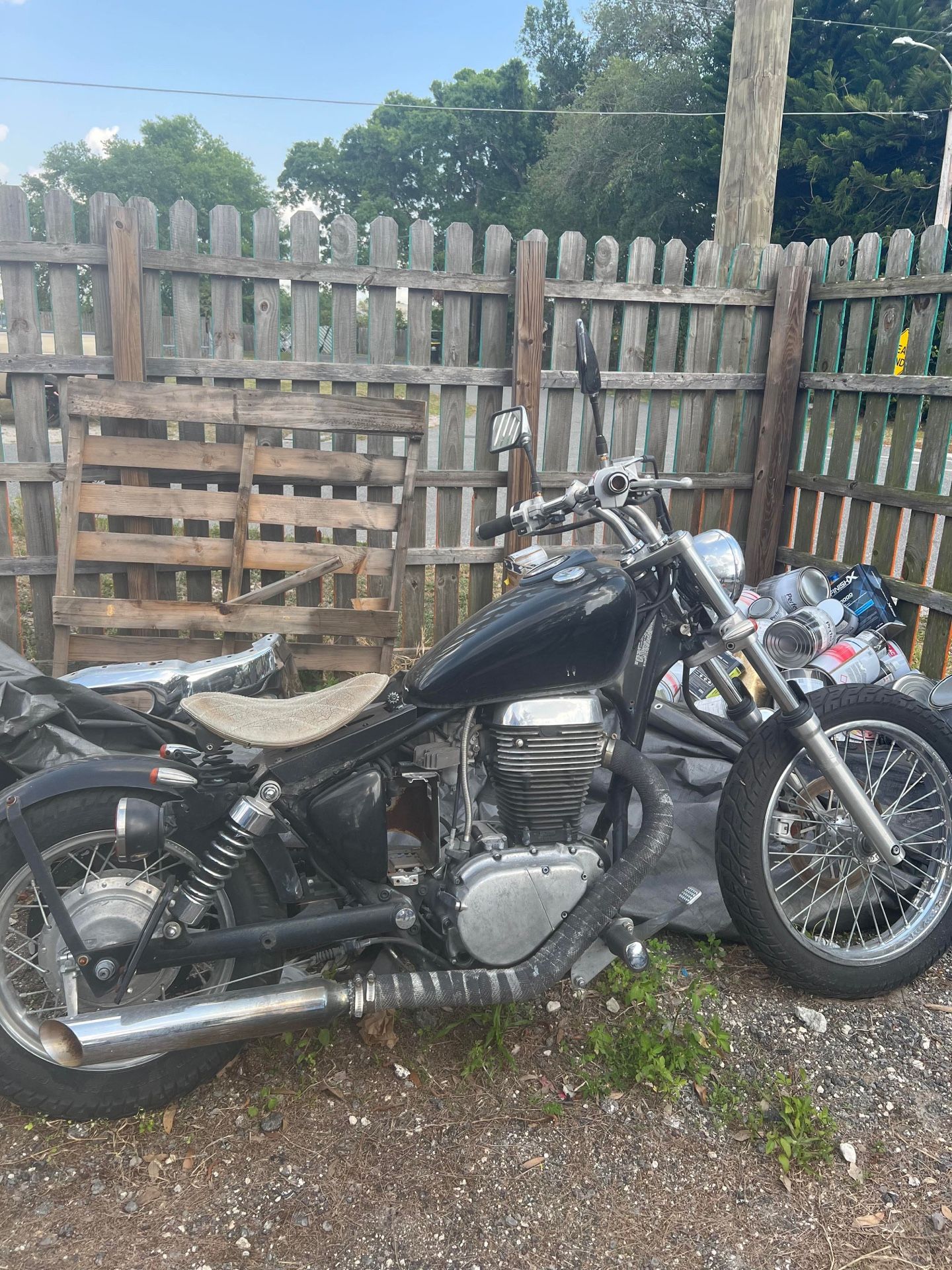 2007 Suzuki Motorcycle for sale . Need tune up and battery.