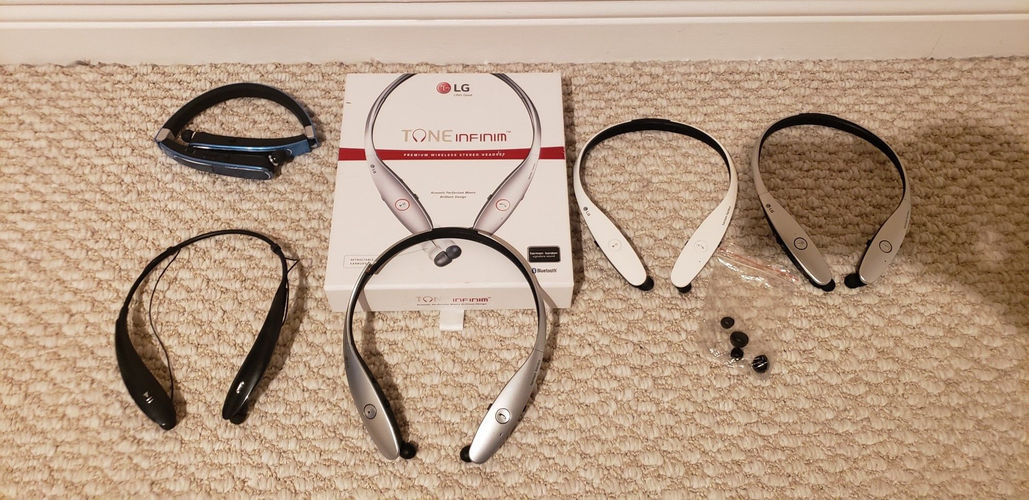 LG 900 headset bluetooth bundle READ DESCRIPTION