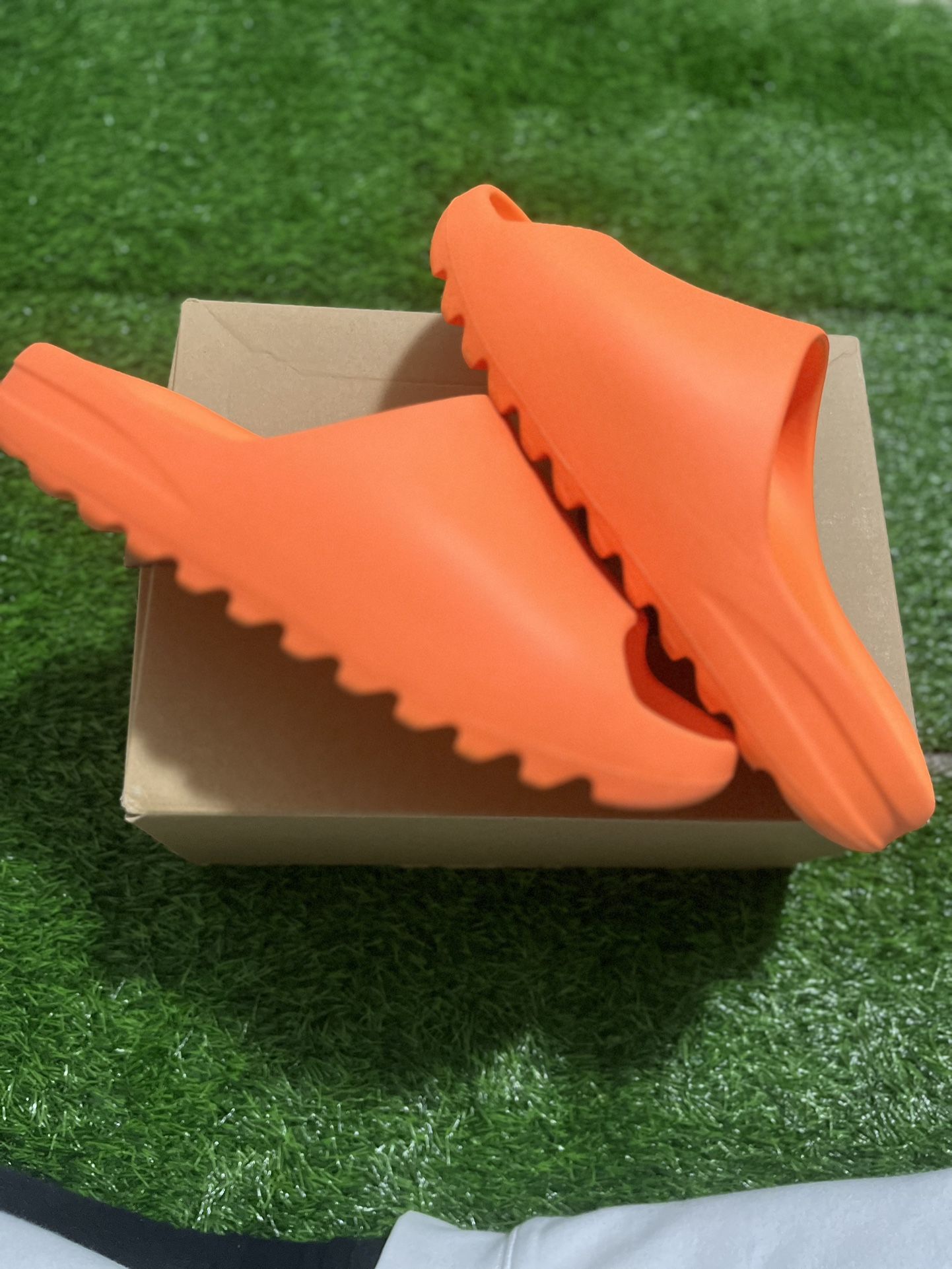 Yeezy Slide - Enflame Orange
