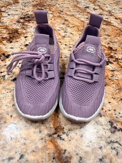 Toddler shoes 7c