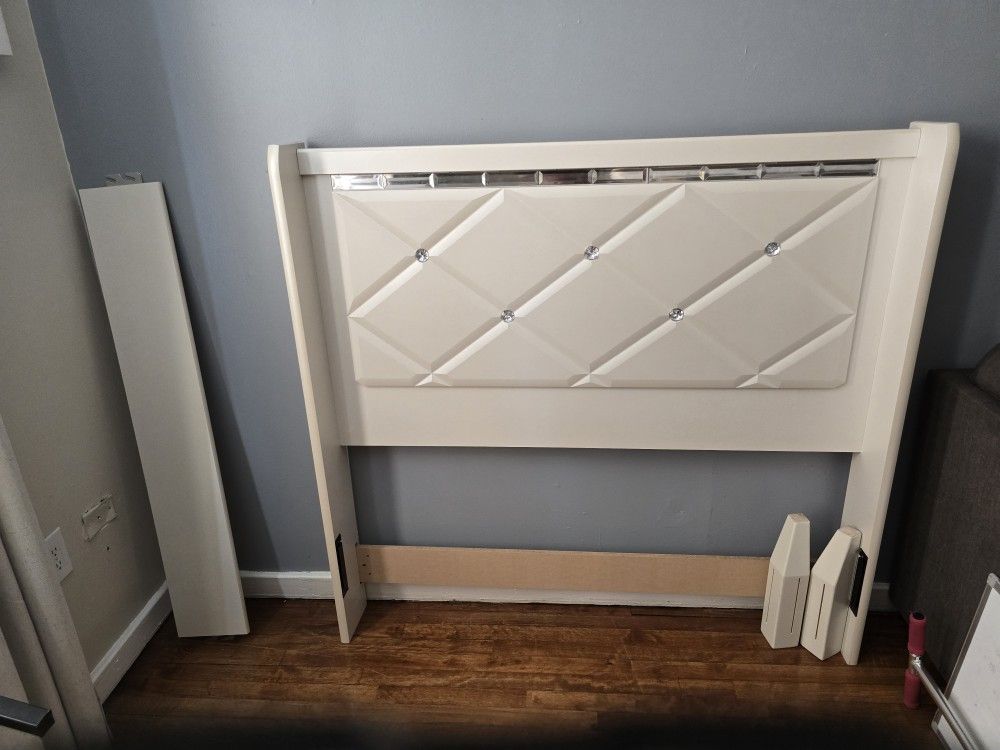 Full Side Mattress With Box Spring And Head Board
