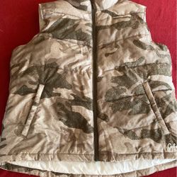 Cabelas Camouflage Puffy Vest 
