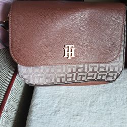 Tommy Hilfiger cross body purse never been used 