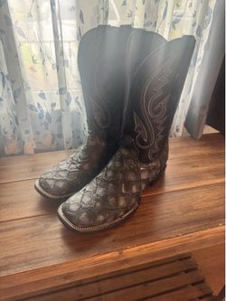 Size 10.5 Pirarucu scale boots