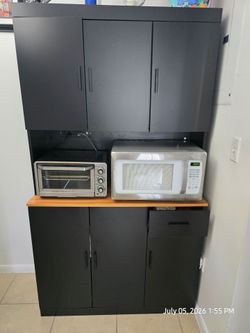 Kitchen pantry cabinet