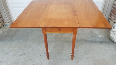 Vintage table sides colapse