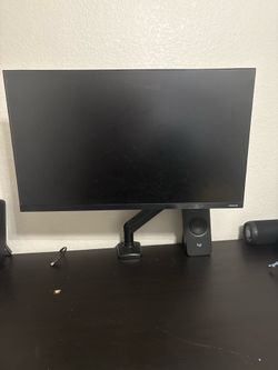 original 27 inch monitor and mount doesn’t come with original Stand