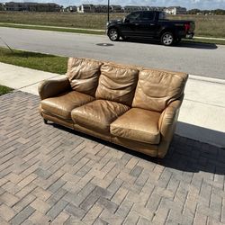 🛋️Real  Leather couch - Delivery Available