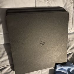 PS4 With FIFA 19& 2 Controllers 