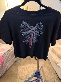 New Juniors Spider-Man Bow shirt size large