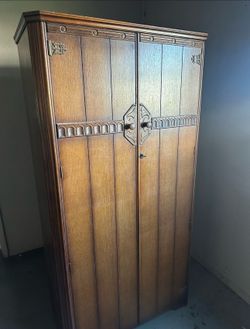 Austinesuite 1960s wardrobe from England