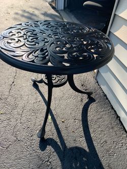 Bistro table metal pick up in Elburn 21 x 21 x 18