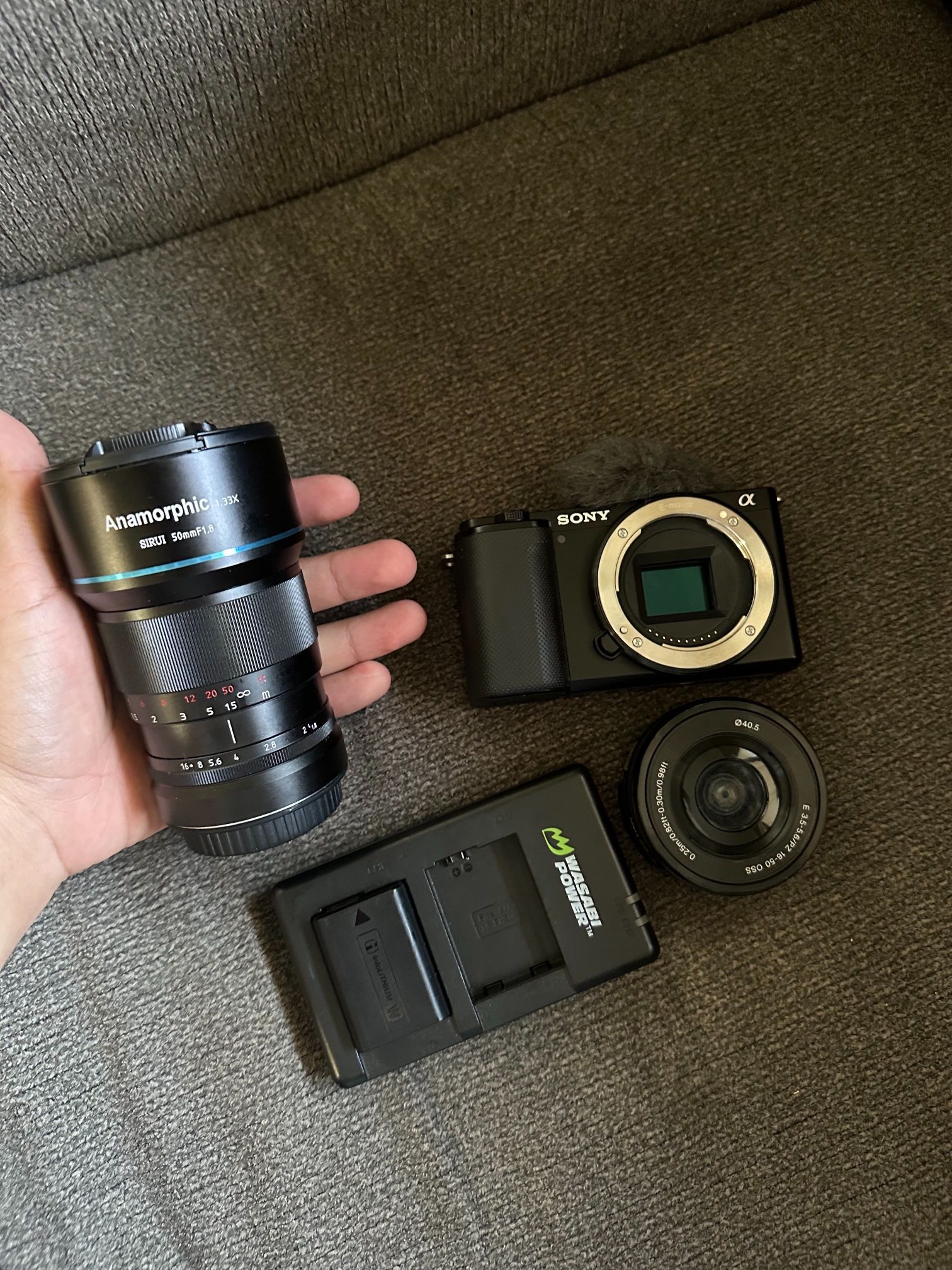 Camera - Sony ZvE-10 