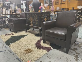 Pair of chocolate brown arm chairs for sale

Nice for accent in any room

Clean and in excellent condition 9 out 10 