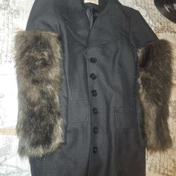 H&M Coat with Fur on sleeves size 4 looks to be medium.