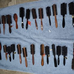 Hair brushes lot